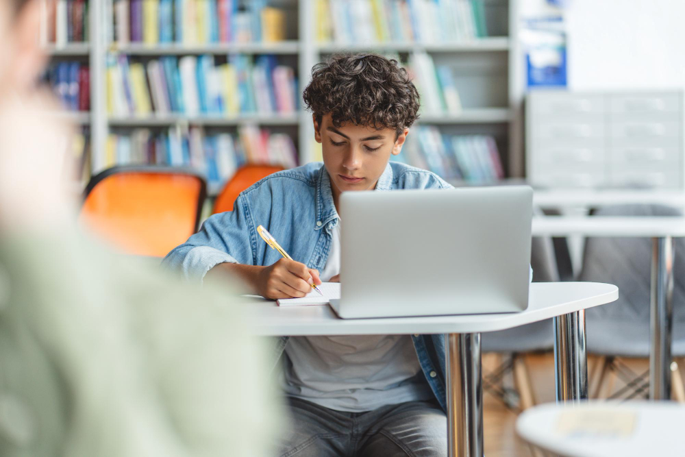 Jaki laptop wybrać do szkoły? Ranking 2026
